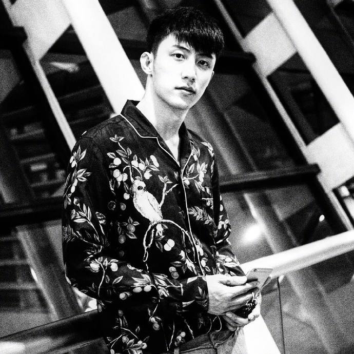 你的大男孩小鲜肉男明星黄景瑜自拍照图片 9