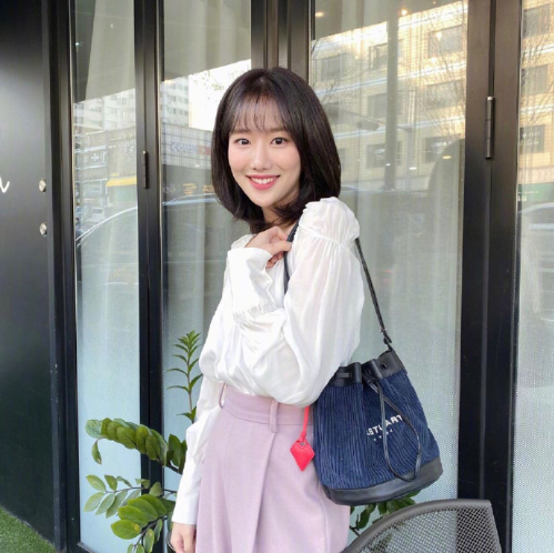 韩国美女april组合李娜恩私服可爱图片 12