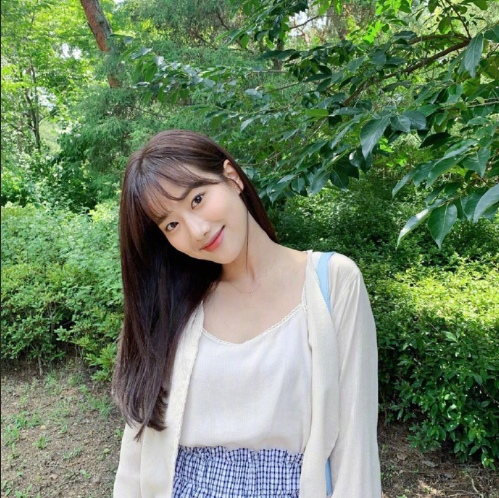 韩国美女april组合李娜恩私服可爱图片 15