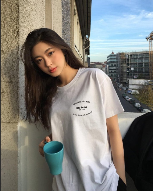 95后韩国美女模特宋智英完美身材比例图片 6