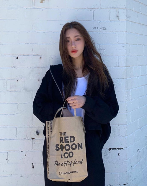 95后韩国美女模特宋智英完美身材比例图片 7