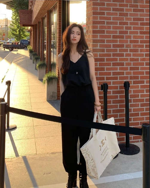 95后韩国美女模特宋智英完美身材比例图片 9