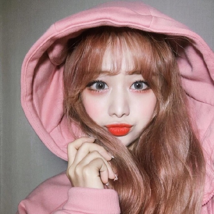 大眼睛韩国美女网红嘟嘴可爱自拍照图片 3