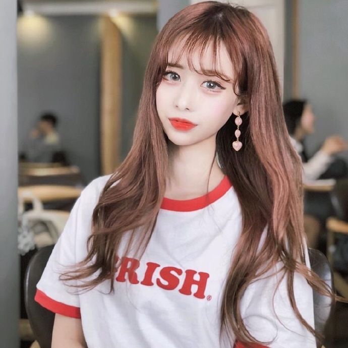 大眼睛韩国美女网红嘟嘴可爱自拍照图片 4
