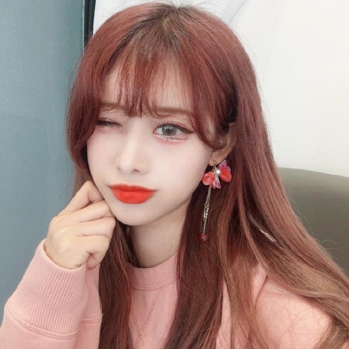 大眼睛韩国美女网红嘟嘴可爱自拍照图片 8