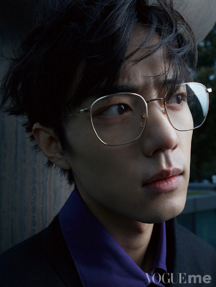 90后男明星肖战《VogueMe》二月刊封面大片怼脸照 3