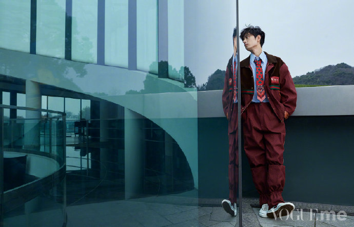 90后男明星肖战《VogueMe》二月刊封面大片怼脸照 4