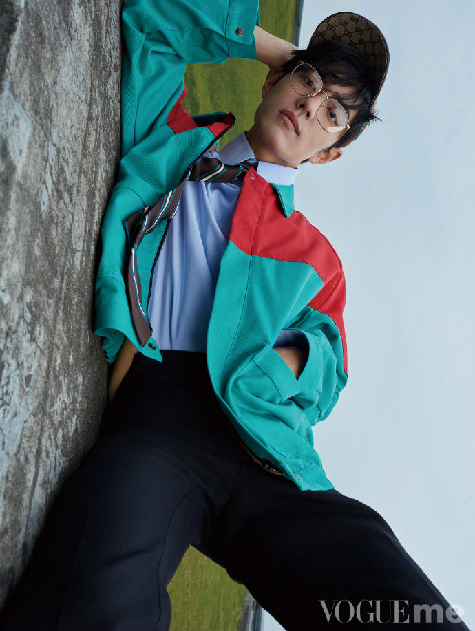 90后男明星肖战《VogueMe》二月刊封面大片怼脸照 6