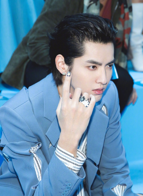 嘻哈男歌手吴亦凡路易威登男装秀图片 9