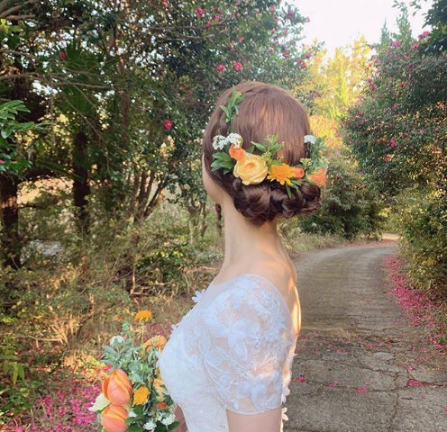 白色婚纱绝配的韩系花式编发发型图片 7