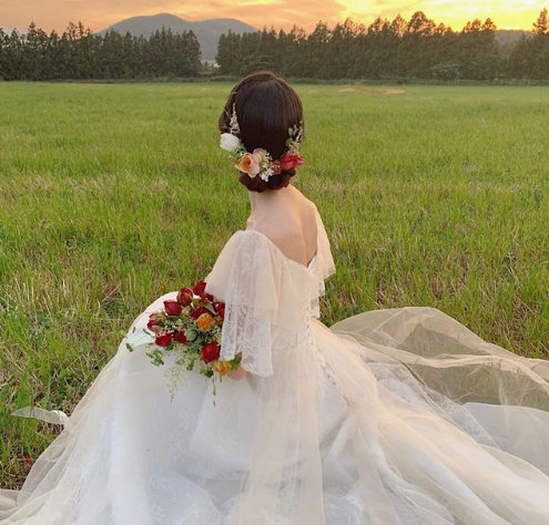 白色婚纱绝配的韩系花式编发发型图片 9