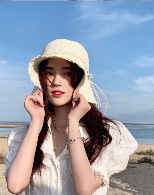 中国美女明星鞠婧祎白色连衣裙海边唯美写真 3