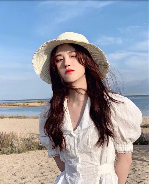 中国美女明星鞠婧祎白色连衣裙海边唯美写真 5