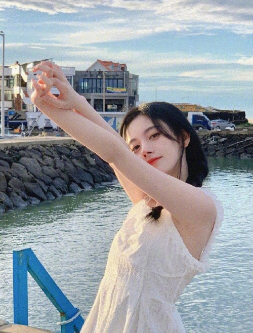 中国美女明星鞠婧祎白色连衣裙海边唯美写真 8