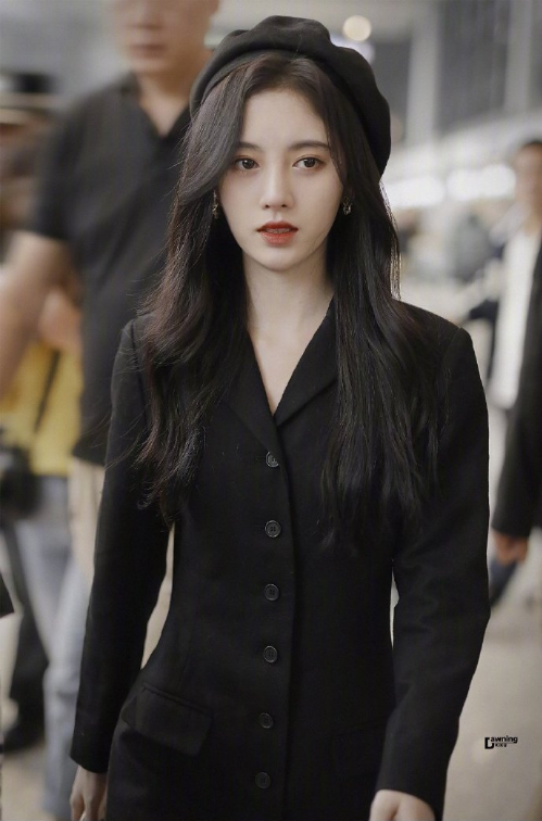内地明星美女鞠婧祎机场街拍照图片 2