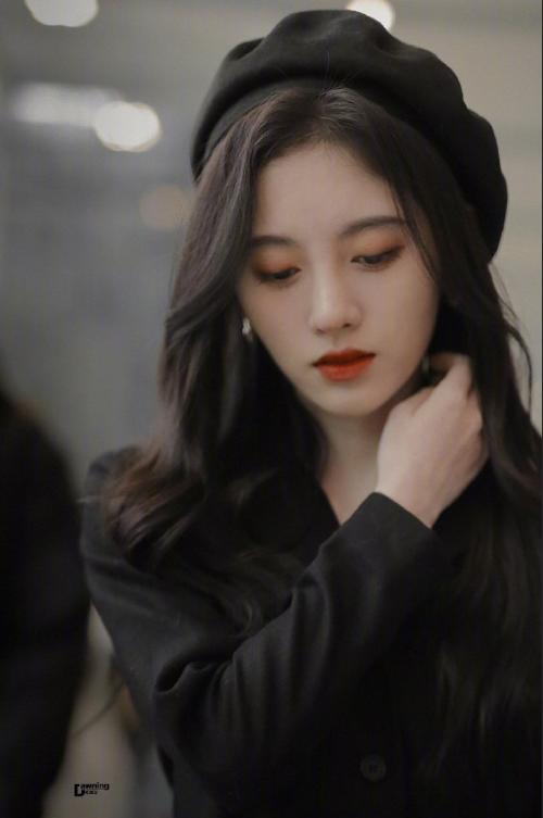 内地明星美女鞠婧祎机场街拍照图片 5