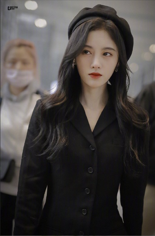 内地明星美女鞠婧祎机场街拍照图片 6
