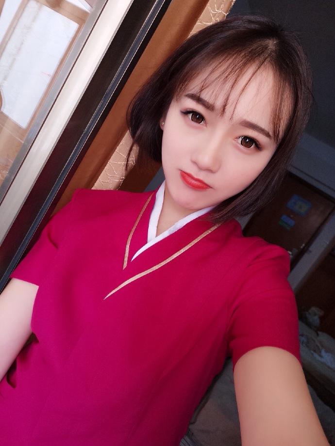清纯短发美女甜心空姐可爱图片 6
