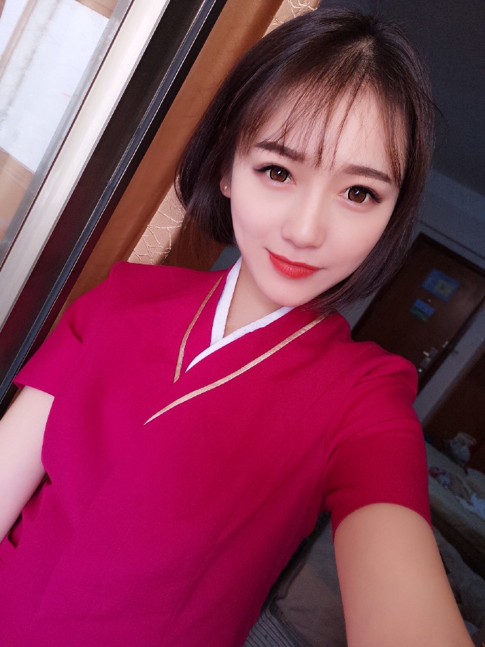 清纯短发美女甜心空姐可爱图片 7