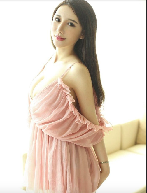 宅男女神性感美女王瑾轩粉色纱裙深深的乳沟诱惑图片 4
