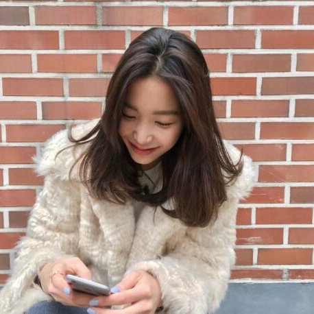 温柔慵懒感的中长发发型气质美女图片 5
