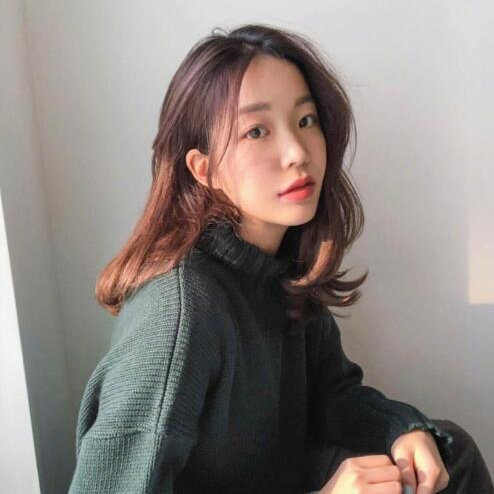 温柔慵懒感的中长发发型气质美女图片 7