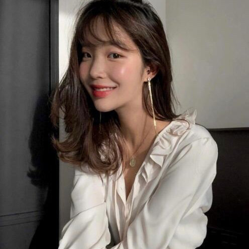温柔慵懒感的中长发发型气质美女图片 8