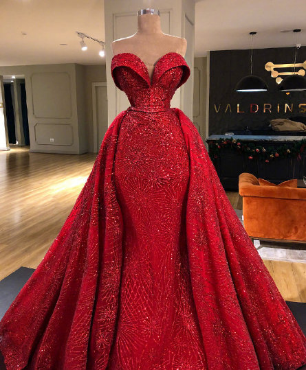 喜庆的红色婚纱礼服图片