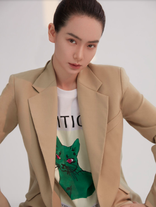 四川美女图片 中国明星美女戚薇治愈系衣橱图片 2