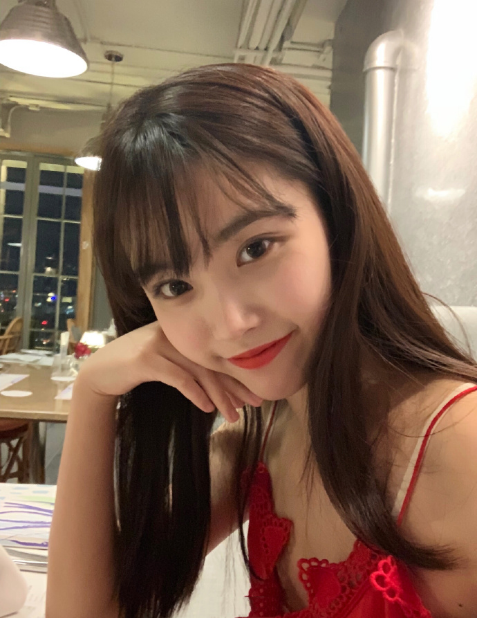 好可爱的小姐姐齐刘海长发亚洲美女自拍照图片 3