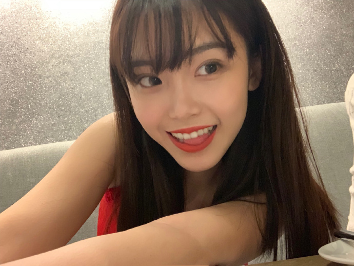 好可爱的小姐姐齐刘海长发亚洲美女自拍照图片 4