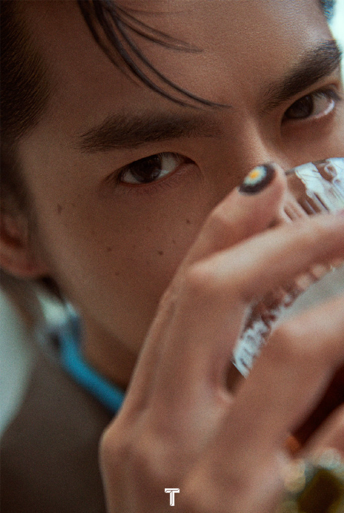 90后男明星吴亦凡《T》新刊帅气写真图片 4
