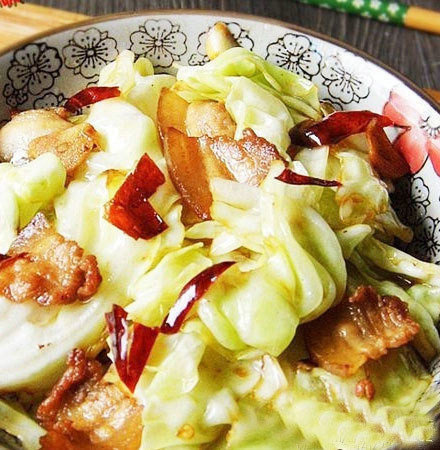 麻辣鲜香的家常菜食谱手撕包菜的做法