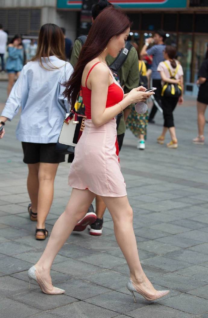 御姐范儿连衣裙美女街拍图片 2