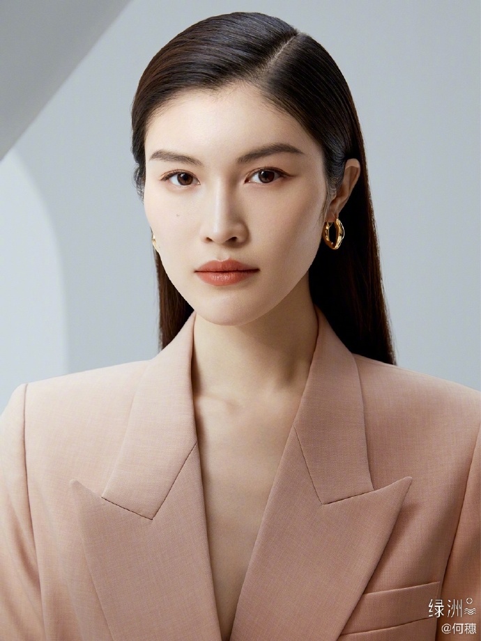 中国美女超模何穗春天服装搭配参考 5