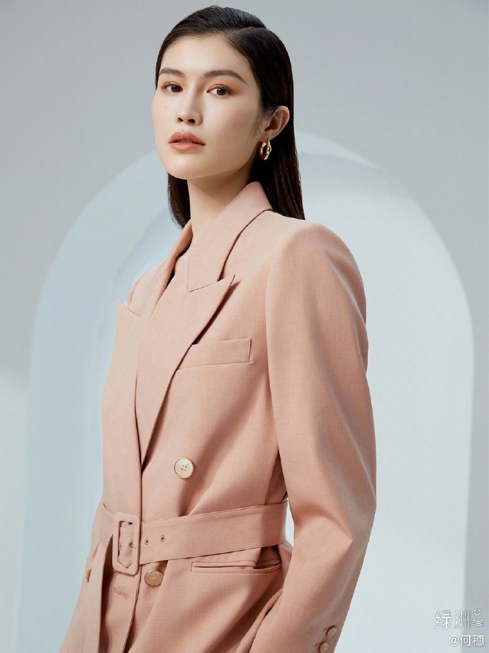 中国美女超模何穗春天服装搭配参考 9