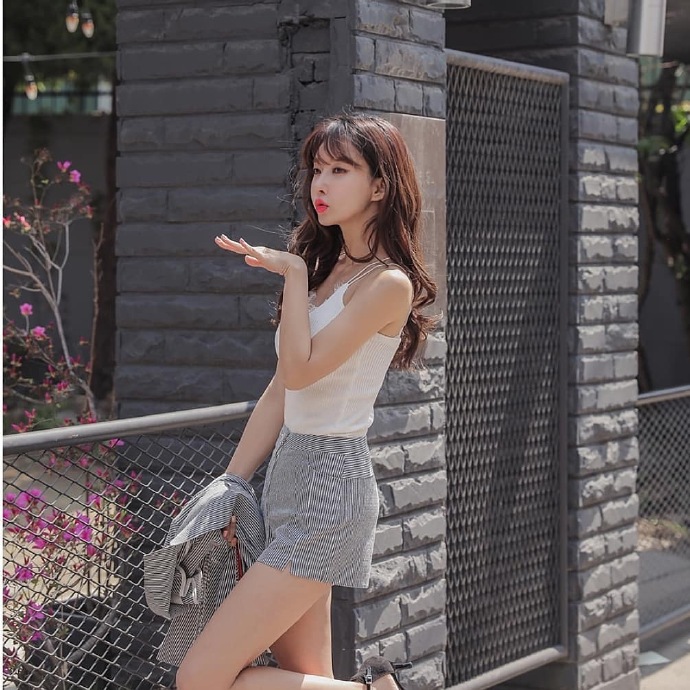 大长腿高颜值小清新街拍美女图片 7