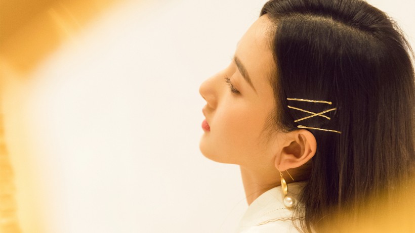 乖巧漂亮的女明星宋祖儿桌面壁纸图片 3