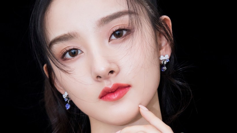乖巧漂亮的女明星宋祖儿桌面壁纸图片 4