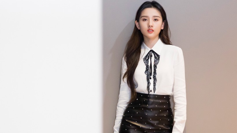 乖巧漂亮的女明星宋祖儿桌面壁纸图片 5
