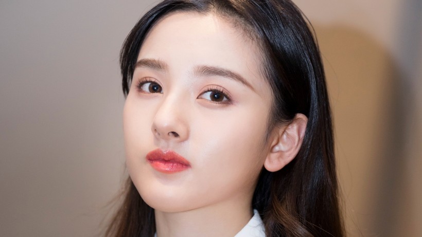 乖巧漂亮的女明星宋祖儿桌面壁纸图片 6