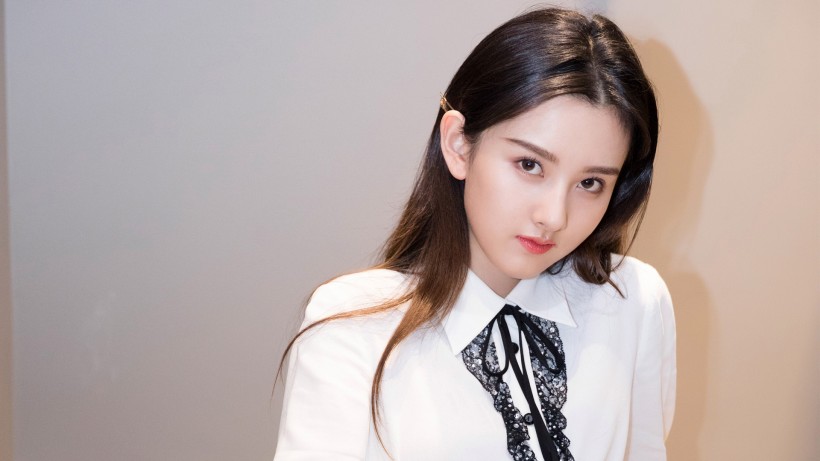 乖巧漂亮的女明星宋祖儿桌面壁纸图片 7