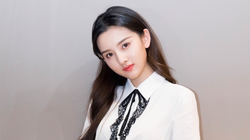乖巧漂亮的女明星宋祖儿桌面壁纸图片 8