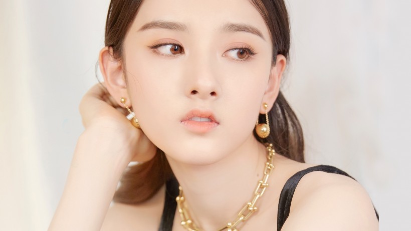 乖巧漂亮的女明星宋祖儿桌面壁纸图片 9