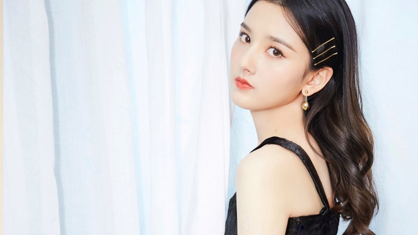 乖巧漂亮的女明星宋祖儿桌面壁纸图片 10