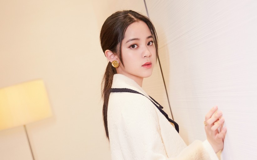 香港美女明星欧阳娜娜优雅写真桌面壁纸 2