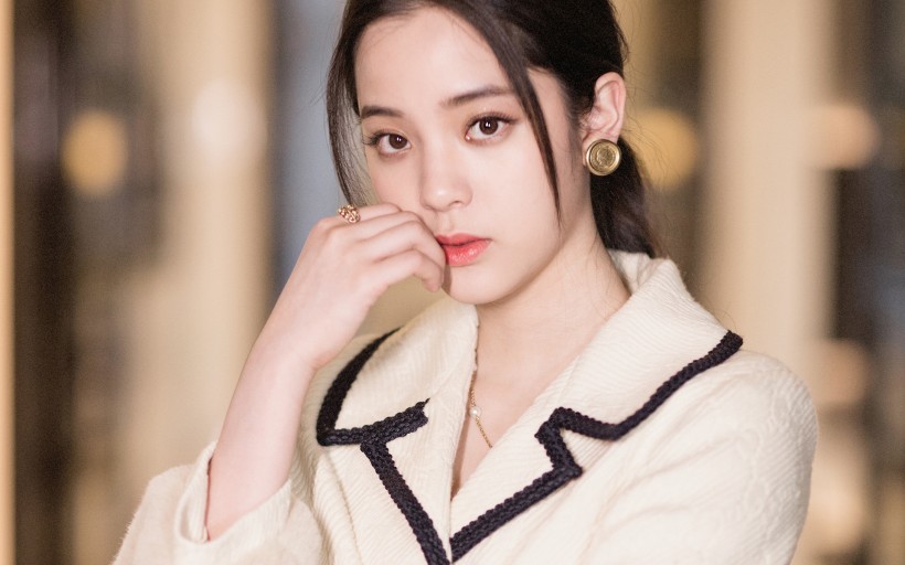 香港美女明星欧阳娜娜优雅写真桌面壁纸 3