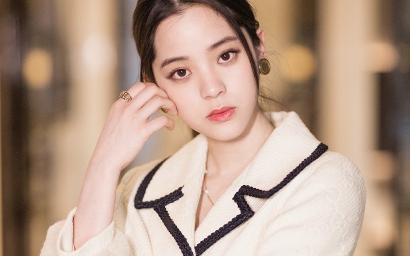 香港美女明星欧阳娜娜优雅写真桌面壁纸 4