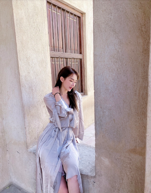 气质美女丝绸睡衣写真图片 2