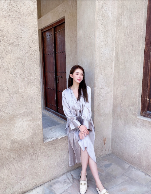 气质美女丝绸睡衣写真图片 3